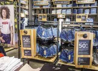 Western Clothing Trend Boosts Sales of Denim Dresses and Skirts, Levi Strauss Reports news-28062024-075651