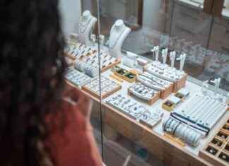 Signet Jewelers Stock Surges with Strong Full-Year Guidance news-14092024-031450