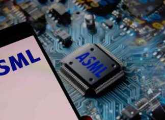 ASML Stock Drops 15% on Warning of Weaker China Sales news-15102024-200738