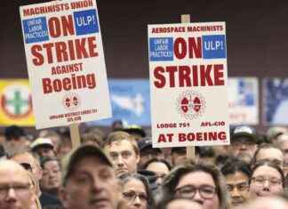 Boeing Machinists Strike Continues as New Labor Contract is Rejected news-24102024-094315