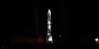 blue-origin-delays-debut-launch-of-new-glenn-rocket