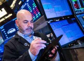 Berkshire Hathaway Sells DaVita Shares, Shares Fall on Guidance berkshire-hathaway-sells-davita-shares-shares-fall-on-guidance