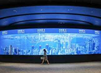 Chinese Investors Drive Record Hong Kong Stock Purchase for AI chinese-nvestors-drive-record-hong-kong-stock-purchase-for-a