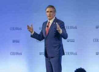 Oil and Gas Industry: You’re the Customer in Trump Administration oil-and-gas-ndustry-youre-the-customer-in-trump-administration