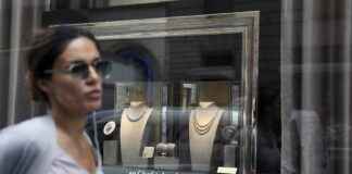 luxury-jewelry-brands-attracting-wealthy-shoppers