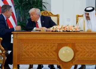 Qatar Airways Signs Historic Deal with Boeing for up to 210 Aircraft qatar-airways-signs-historic-deal-with-boeing-for-up-to-210-aircraft