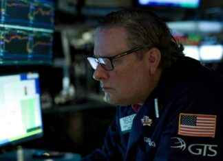 Retail Investors Buy Record Number of Stocks Following Moody’s Downgrade: Monday Morning Surge retail-nvestors-buy-record-number-of-stocks-following-moodys-downgrade-monday-morning-surge