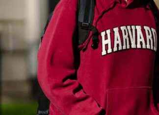 Trump administration blocks Harvard from enrolling international students trump-administration-blocks-harvard-from-enrolling-international-students