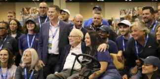 warren-buffett-steps-aside-as-ceo-after-feeling-old-wsj-nterview