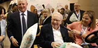 warren-buffett-to-request-berkshire-board-replace-him-with-greg-abel