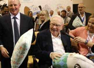 Warren Buffett to Request Berkshire Board Replace Him with Greg Abel warren-buffett-to-request-berkshire-board-replace-him-with-greg-abel