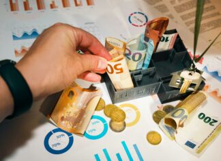 Real Interest Rate Differentials And Currency Flow: What Drives Markets?