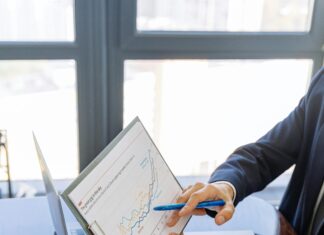 Review: Which Brokers Offer The Best Customer Support? Find Out!