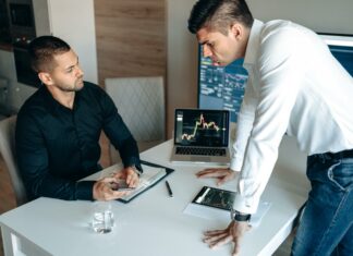 Pivot Points: Intraday Strategy For Day Traders To Master Markets