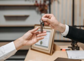 Dealing Desk Vs NDD Brokers: Key Differences You Must Know