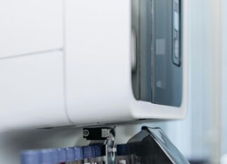 Comparing Advanced Charting Tools Broker-By-Broker: Which Excels?